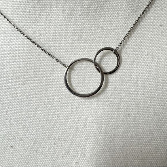 Old Robin 925 Silver Chain Necklace Circle Pendant Delicate Minimalist Jewelry - Picture 1 of 7